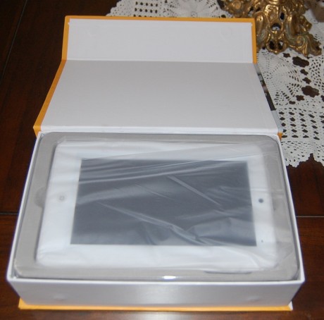 Hola.

Vendo o cambio esta tablet por no darle uso. Lleva el sistema operativo Modroid en lugar del Android 01