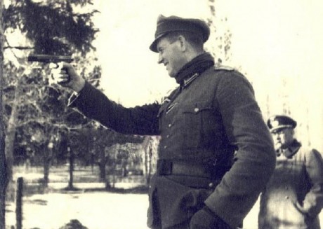 Hace unos días encontré por casualidad en una web extranjera un arma a la venta que hacía muchos años 40