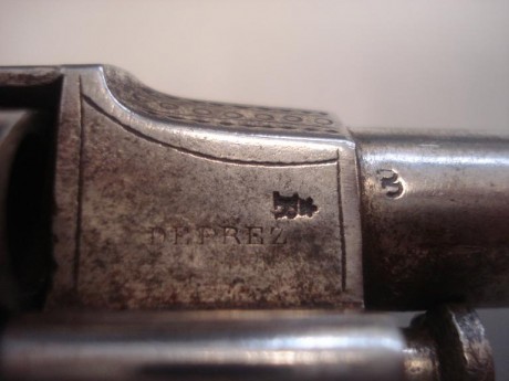 Hace tiempo que tengo este revolver aparcado y por fin me he animado a restaurarlo, pero me encuantro 01