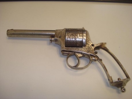 Hace tiempo que tengo este revolver aparcado y por fin me he animado a restaurarlo, pero me encuantro 00
