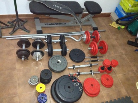 vendo lote completo de gimnasio que consta de 26 discos de medio kilo,26 de un kilos,20 de 2 kilos,2 de 00