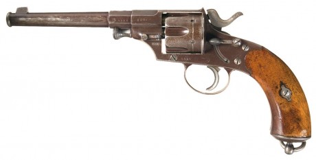 Hace unos días encontré por casualidad en una web extranjera un arma a la venta que hacía muchos años 40