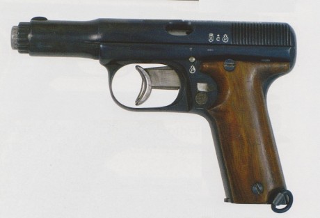 Hace unos días encontré por casualidad en una web extranjera un arma a la venta que hacía muchos años 61