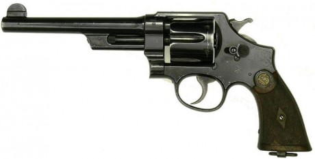 Hace unos días encontré por casualidad en una web extranjera un arma a la venta que hacía muchos años 100