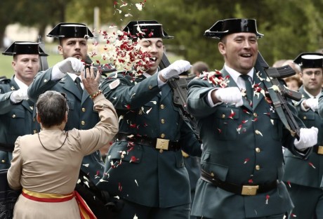 Feliz 12 de octubre en especial a los benemeritos.

 :apla:  :apla:  :apla:  :apla:  :apla:  :apla: 140