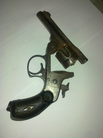 Hola amigos:
Soy un novato en esto de las armas, pero desde mis antepasados ha llegado esta arma a mios 00