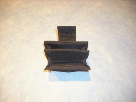 Hola!!!

Vendo cartera porta bloc de notas marca Nidec en cordura.
Medidas: 10 x 8 cm.
Con cierre y lengüeta 02