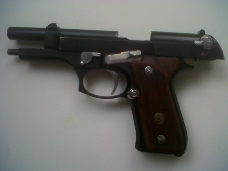 Pongo a la venta la Beretta 92 de mi padre. La vende por que cada vez va menos al tiro y no la utiliza, 11