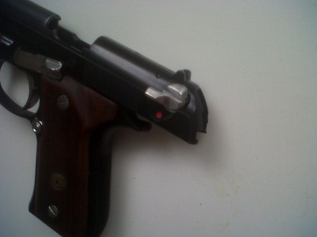 Pongo a la venta la Beretta 92 de mi padre. La vende por que cada vez va menos al tiro y no la utiliza, 10