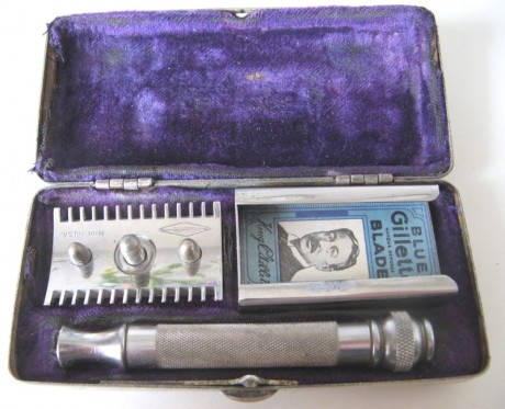 Vendo esta maquinilla clásica de afeitar de la todo poderosa marca Gillette del año 1908, con una conservación 01