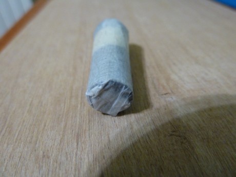 Hola, estoy preparándome unos cuantos cartuchos de papel de fumar con polvora negra, sémola y bola.
Son 40