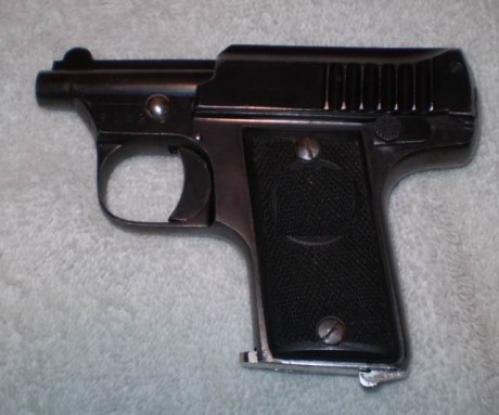 Hace unos días encontré por casualidad en una web extranjera un arma a la venta que hacía muchos años 40