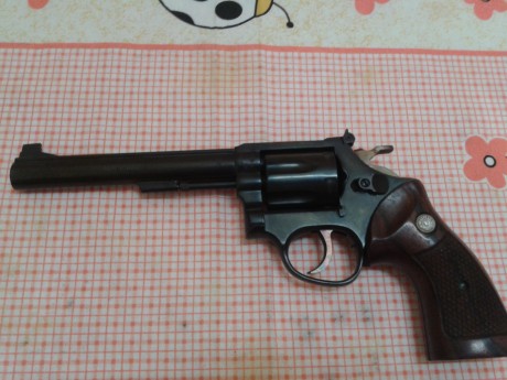 Hola a todos, alguien me puede decir algo sobre este revolver, es que no encuentro nada en internet sobre 51