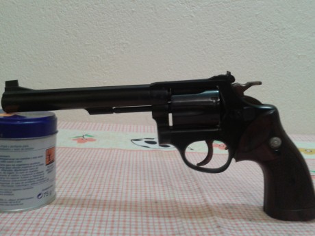 Hola a todos, alguien me puede decir algo sobre este revolver, es que no encuentro nada en internet sobre 50
