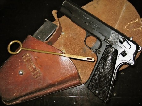 Hace unos días encontré por casualidad en una web extranjera un arma a la venta que hacía muchos años 61