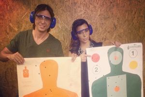  http://www.hoy.es/rc/20121103/mas-actualidad/internacional/kardashian-aficionada-armas-201211032055.html 20