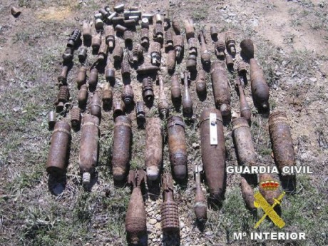  Buen corto !! pero hay una gran pega!! esos uniformes ni siquiera son españoles y esas escopetas de caza 100