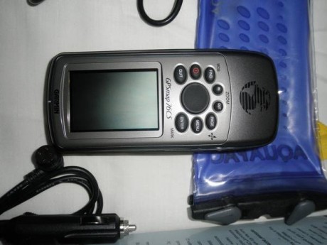 .VENDO:  GPSMAP GARMIN 76 CS IMPECABLE (Como nuevo)
* 2 soportes para coche de excelente sujeción.
* 1 00
