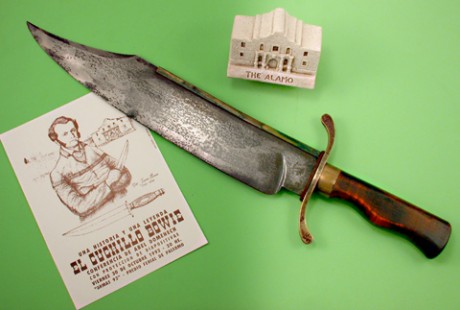 Pues eso a ver los expertos que hay por aqui que me dicen de ese cacharro.

https://www.filofiel.com/tiendaonline/gil-hibben-gh5013-old-west-bowie-p-4766.html 100