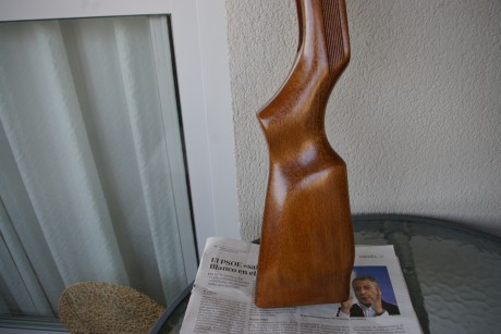 Hola a todos, estoy jugando a hacerme un culatín nuevo para mi Benjamín Marauder Pistol, he encontrado 01