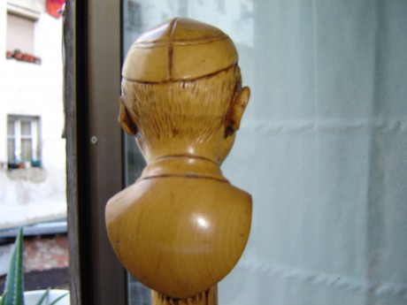 hola . vendo baston tallado con la " cabeza del generalisimo " tiene parte de una oreja rota 12