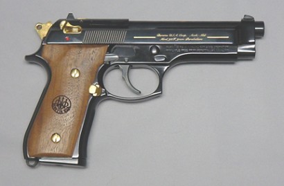 COMO SE HACE PARA DORAR PIEZAS EN MI PISTOLA, Q MATERIAL SE USA, YA Q NO ES ORO Y COMO SE HACE , ELECTROLOCIS 00