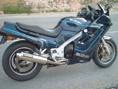 Pues eso, que como me gustan tanto las motos, y desde los quince años las uso, sea invierno o verano, 00