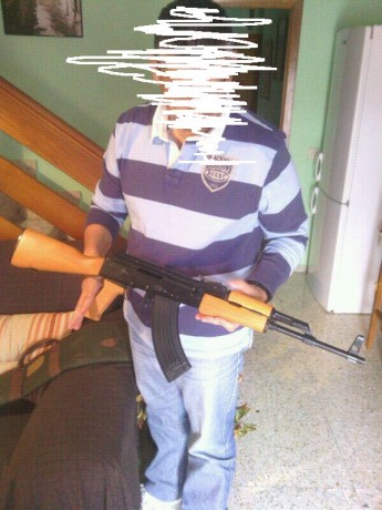 BUENAS A TODOS , TENGO UN AK47 ( SA 85M FEG ) CALIBRE 7.62X39 . ESTA NUEVO LAS MADERAS SIN ARAÑAZOS , 00