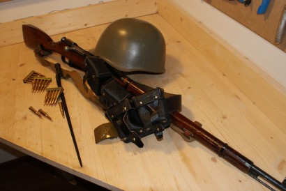 El Mosin-Nagant ..
es un rifle militar accionado por cerrojo, con cargador de cinco proyectiles, que 130