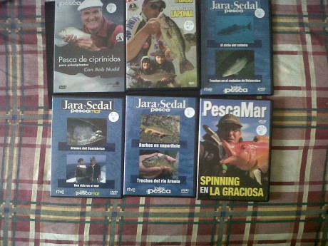 DVDS todos de caza y pesca y alguna pelicula, unos 40 aproximadamente, si se lleva completa 20 eur, más 00