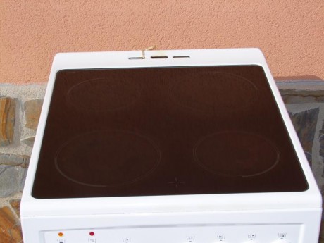 Con poco uso.
El horno ha servido en contadas ocasiones.

Muy buen estado de conservación y perfecto funcionamiento.

Ideal 10