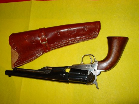 Buenas tardes, cich@s:

Acabo de pedir a Arminse un Uberti Colt Army 1860, el que tiene el tambor grabado, 130