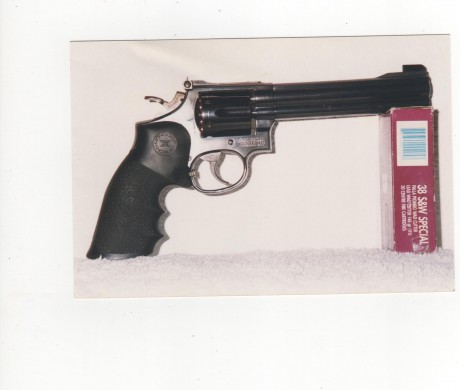   Hola chicos, como veo que falta un sub-foro de esta marca (lo hay de Glock, de 1911's, de Revólveres, 00