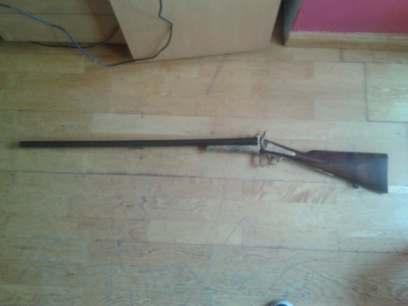 Buenas,

Mi padre me regaló este arma antigua y mi desconocimieno en la materia es total. Alguien me puede 02