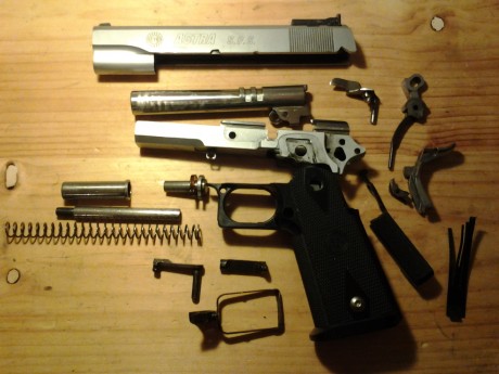 Hola,he abierto este hilo para que todos aquellos que tengais armas Españolas,podais lucirlas aqui con 11