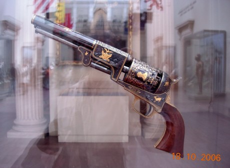 bien, hare un resumen.

en la edicion digital de GUNS AND AMMO, aparece este rifle, del cual narran la 11