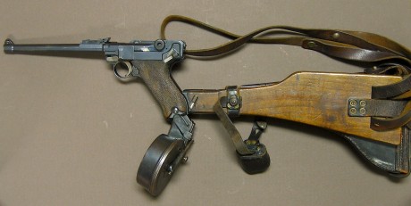 Hace unos días encontré por casualidad en una web extranjera un arma a la venta que hacía muchos años 131