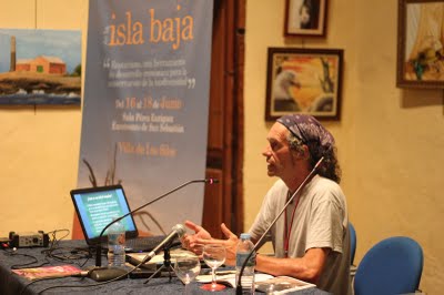 Aquí os dejo el enlace a dicho artículo. Trata de un naturista que deja a parir a TODOS los cazadores.
Y 100