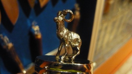 hola,aqui os muestro unos cuchillos muela de la serie iberica,es una serie ya descatalogada.muestra a 01