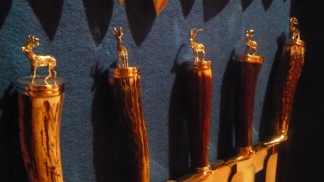 hola,aqui os muestro unos cuchillos muela de la serie iberica,es una serie ya descatalogada.muestra a 20