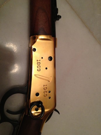 Pues eso que me han regalado este arma en el calibre 30-30 con toda su documentación de edición limitada 51