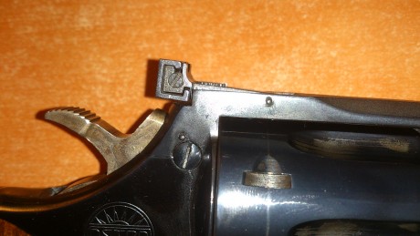buenas.
hace poquito compre un revolver astra mach de 6"

tengo un problema y es que dejando el alza 21