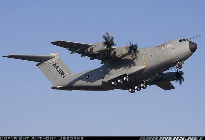 Ya tenemos las primeras imagenes de l Airbus A400M, un avión que a España le hace falta como el comer... 141