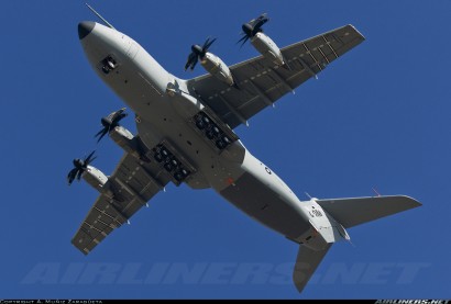 Ya tenemos las primeras imagenes de l Airbus A400M, un avión que a España le hace falta como el comer... 140