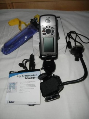 Vendo: GPS GARMINmap 76 CS (COMO NUEVO).
Con:
* 2 soportes para coche de excelente sujeción.
* 1 cable 00