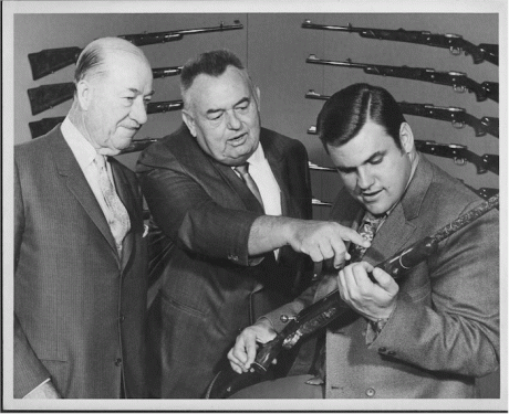  Introduccion. 
En 1926 fallece J.M.Browning, sus hijos John y Val Allen Browning fundan la Browning Arms 02