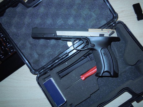 Vendo una Hammerli x-esse lang, cal .22, no ha disparado ni 1000 tiros, está prácticamente nueva, tiene 01