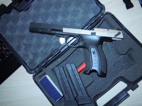 Vendo una Hammerli x-esse lang, cal .22, no ha disparado ni 1000 tiros, está prácticamente nueva, tiene 00
