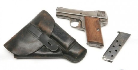 Hace unos días encontré por casualidad en una web extranjera un arma a la venta que hacía muchos años 111