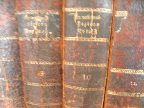 Hola, me encantan los libros antiguos, de historia, de ciencias sobre todo, biología, libros de naturalistas, 111